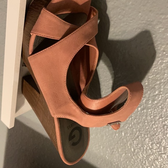 Guess Wedges - Picture 2 of 6